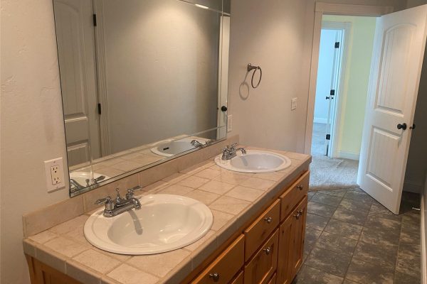 Bathroom 2-1