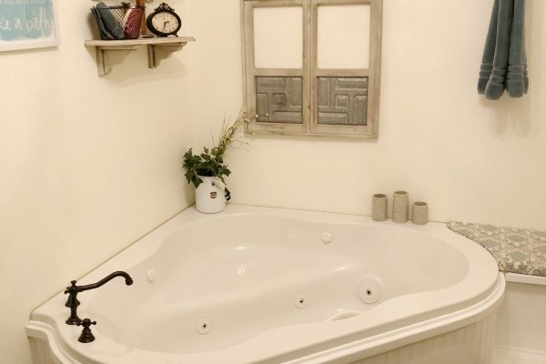 Oversize Tub with jets